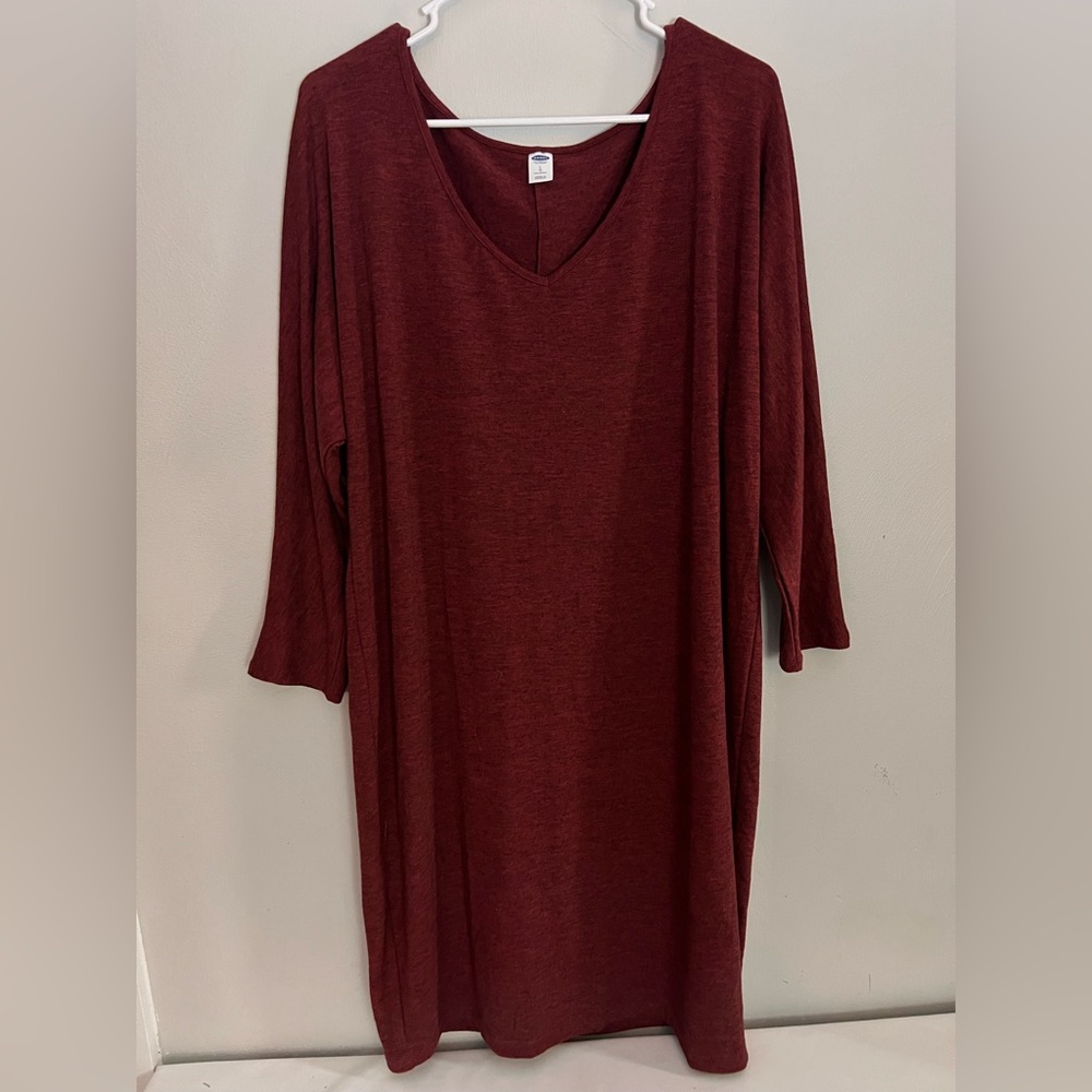 Large t shirt dress, tall, hugs the low thigh